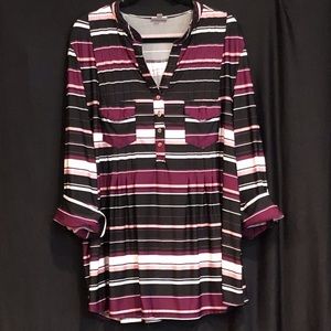 Avenue Women’s 30/32 V-neck 3/4 sleeve blouse